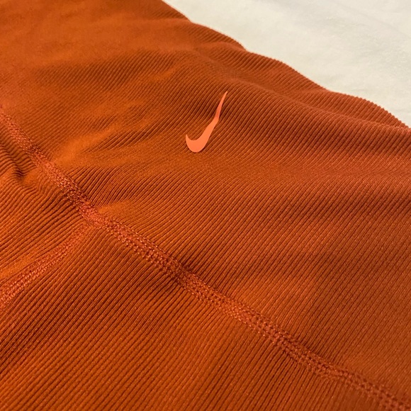 Nike luxe yoga pant. Size large. - Picture 4 of 5